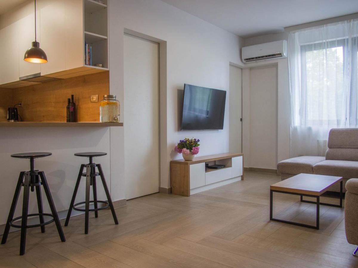 Apartma Adeari *