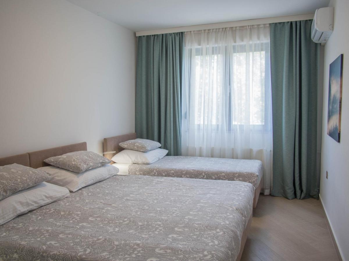 Adeari * Zagreb